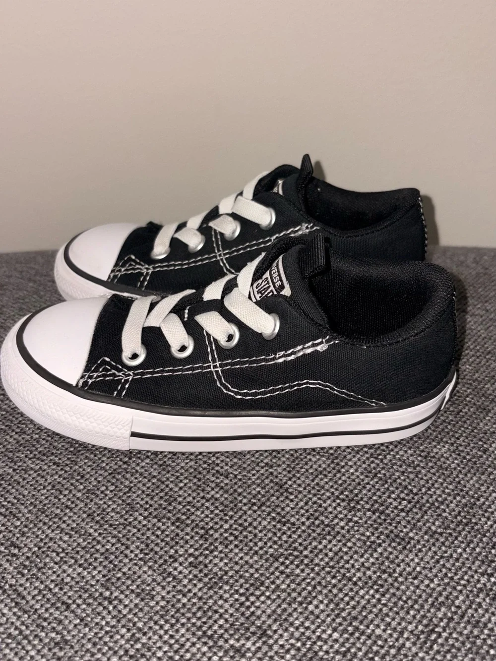 Converse Kids Black and White Low Top Sneakers size 9